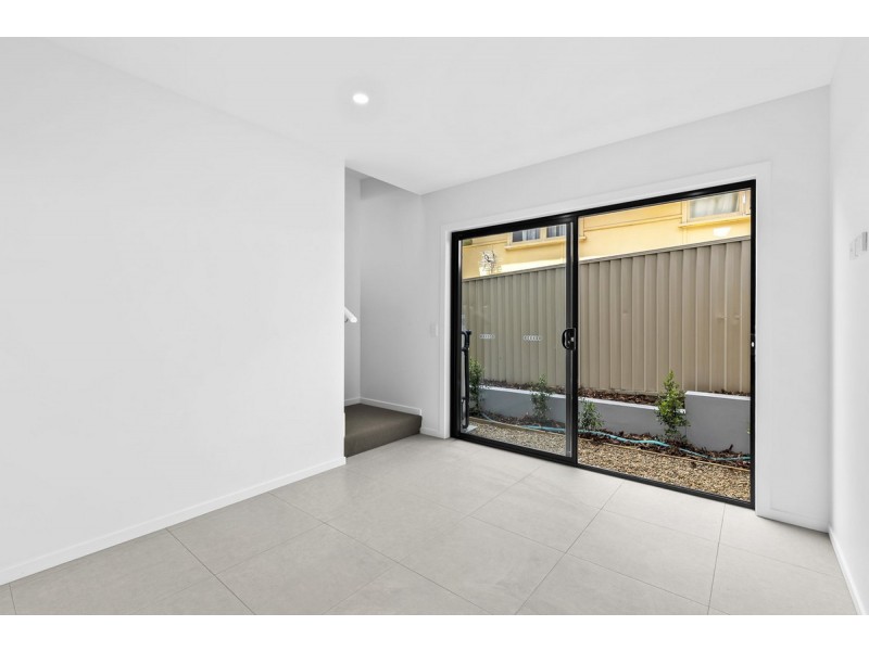 2/81 Minnie Street, Southport QLD 4215