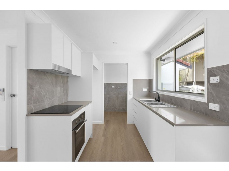 2/60 Walton Street, Southport QLD 4215