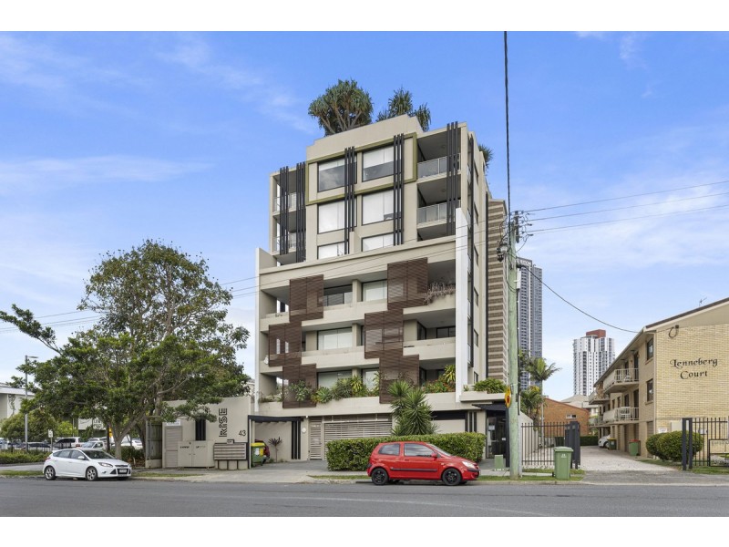 6/43 Lenneberg Street, Southport QLD 4215