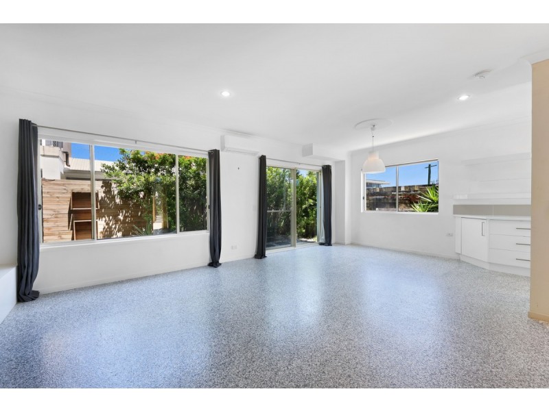 1/142 Smith Street, Southport QLD 4215