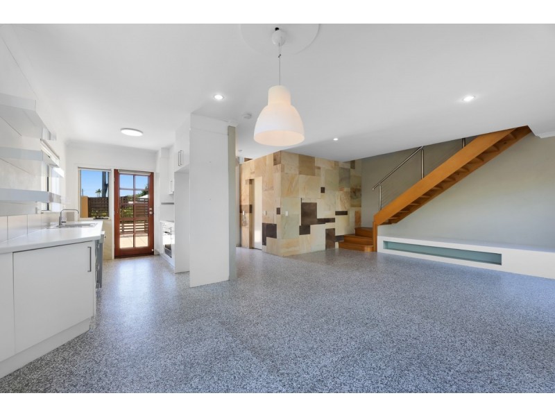 1/142 Smith Street, Southport QLD 4215