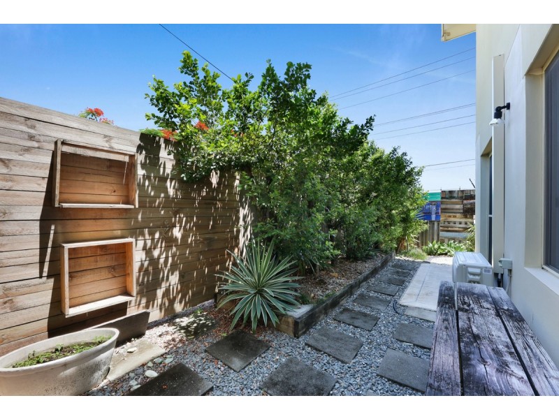 1/142 Smith Street, Southport QLD 4215