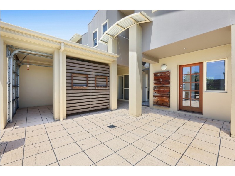 1/142 Smith Street, Southport QLD 4215