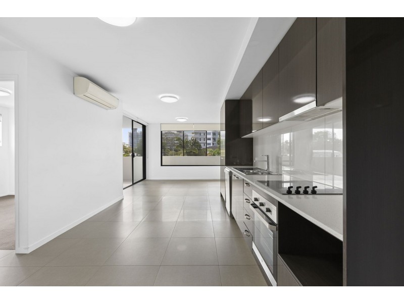 6/43 Lenneberg Street, Southport QLD 4215