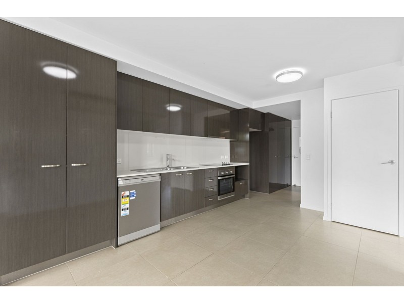 6/43 Lenneberg Street, Southport QLD 4215