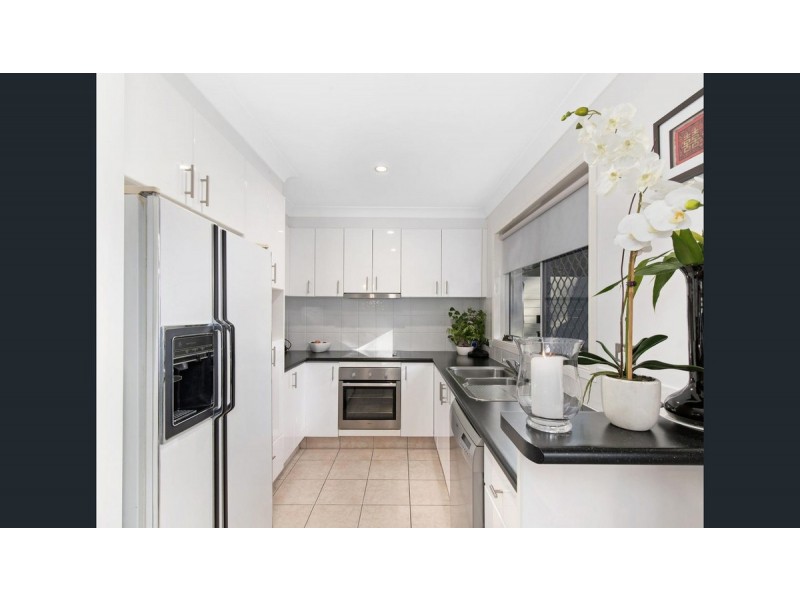11/100 Cotlew Street East, Southport QLD 4215