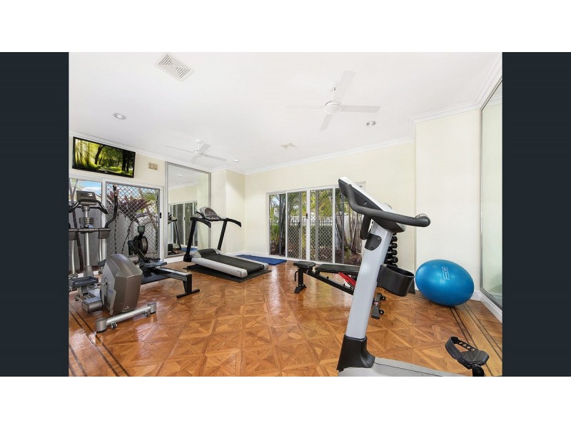 11/100 Cotlew Street East, Southport QLD 4215