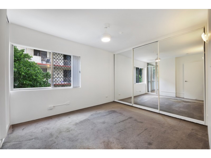 4/18 Queen Street, Southport QLD 4215
