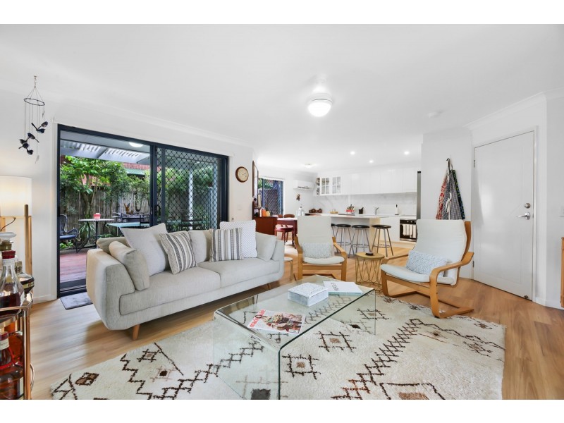 4/122 Pohlman Street, Southport QLD 4215