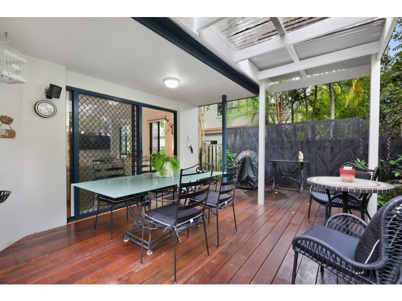 4/122 Pohlman Street, Southport QLD 4215