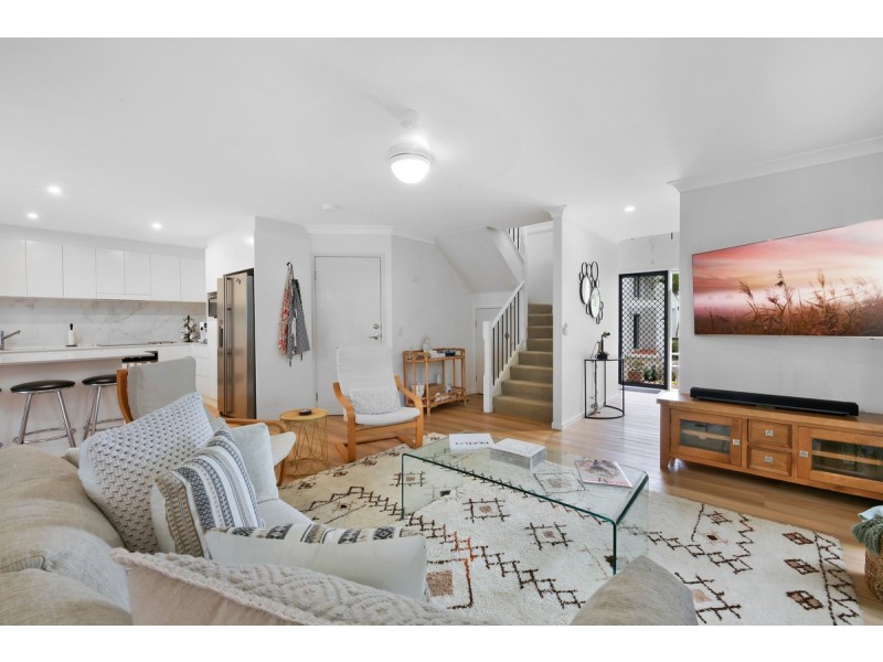 4/122 Pohlman Street, Southport QLD 4215