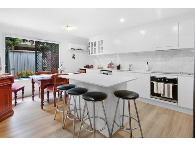 4/122 Pohlman Street, Southport QLD 4215