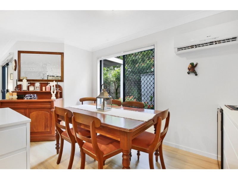 4/122 Pohlman Street, Southport QLD 4215