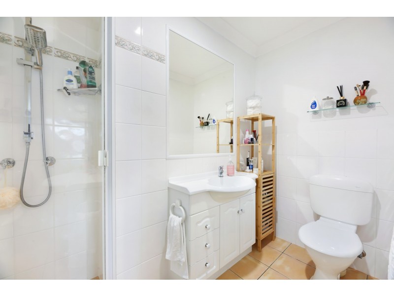 4/122 Pohlman Street, Southport QLD 4215