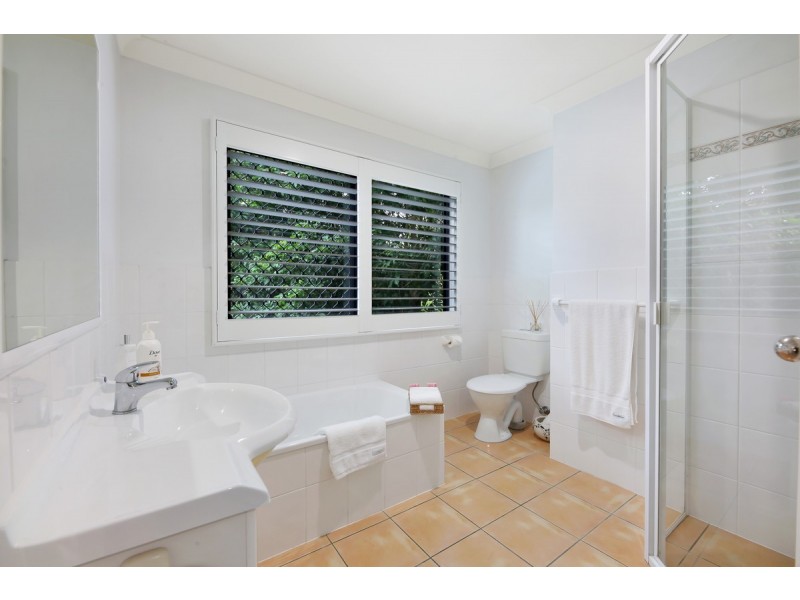 4/122 Pohlman Street, Southport QLD 4215