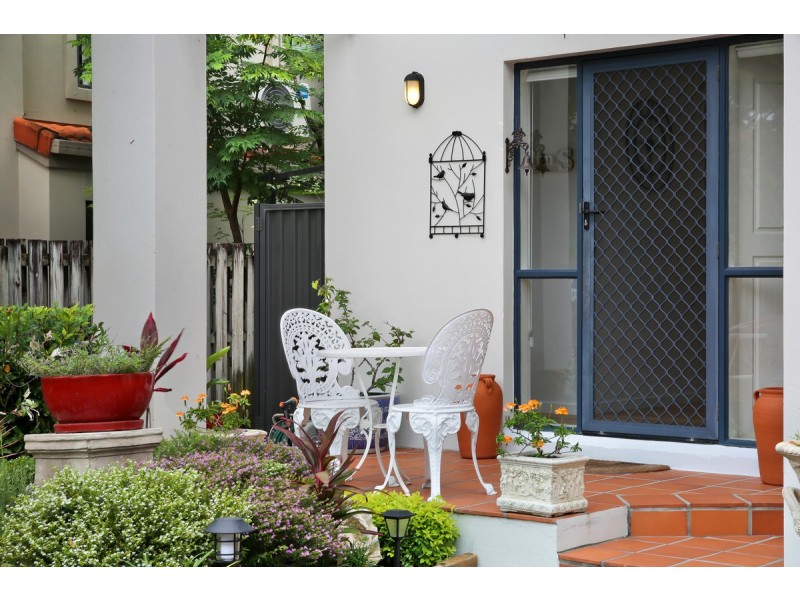 4/122 Pohlman Street, Southport QLD 4215