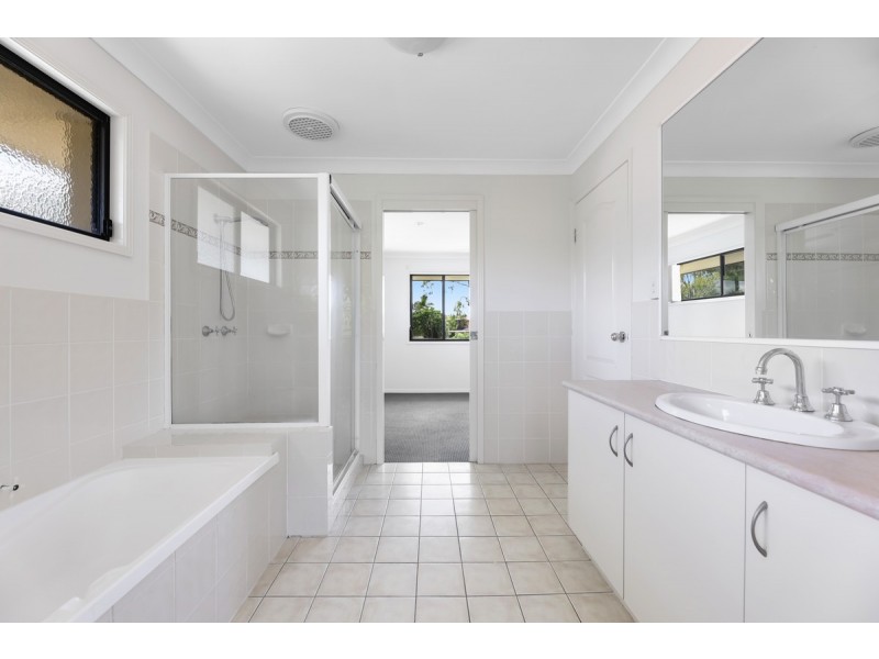 50 Tanzen Drive, Arundel QLD 4214