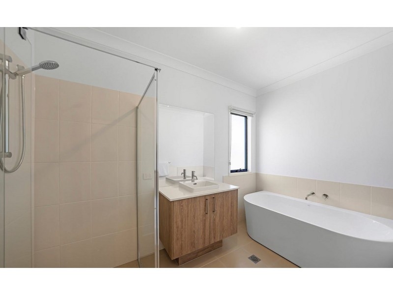 12 Buring Court, Highland Park QLD 4211