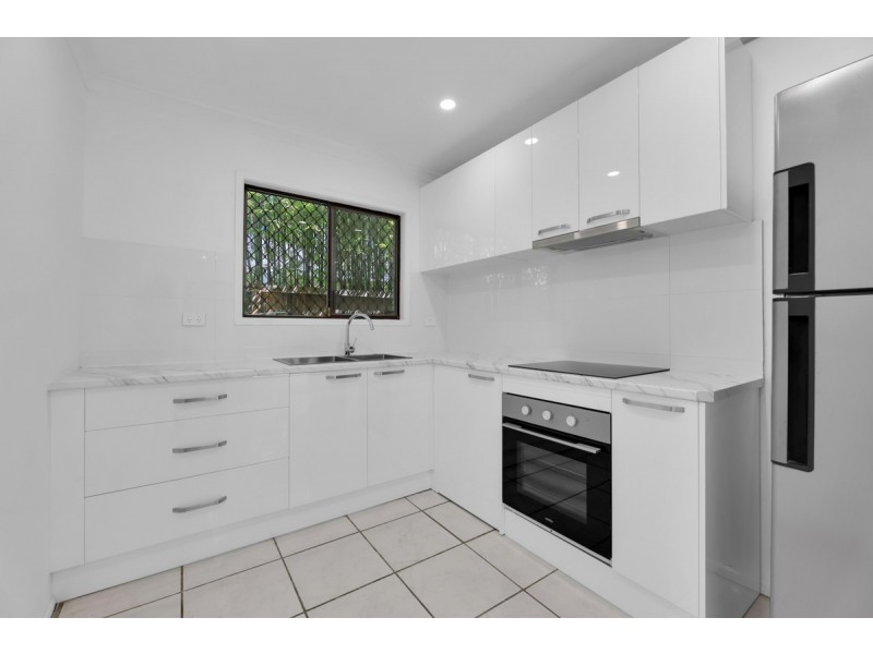 1/60 Frank Street, Labrador QLD 4215