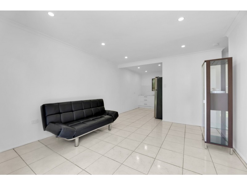 1/60 Frank Street, Labrador QLD 4215