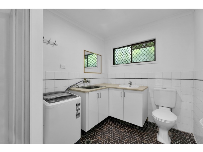 1/60 Frank Street, Labrador QLD 4215