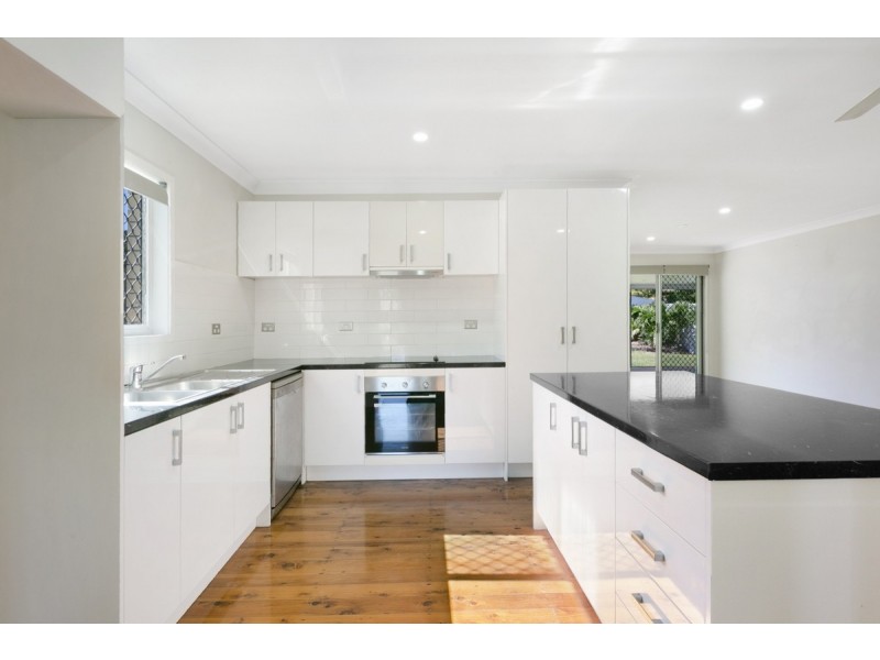 58 Deakin Avenue, Southport QLD 4215