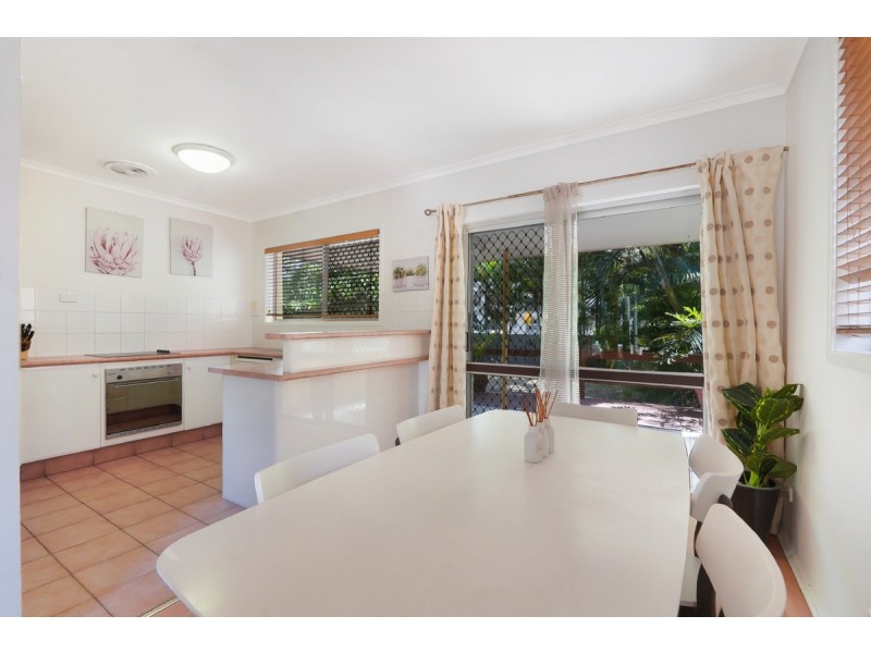 19 Woodroofe Avenue, Main Beach QLD 4217