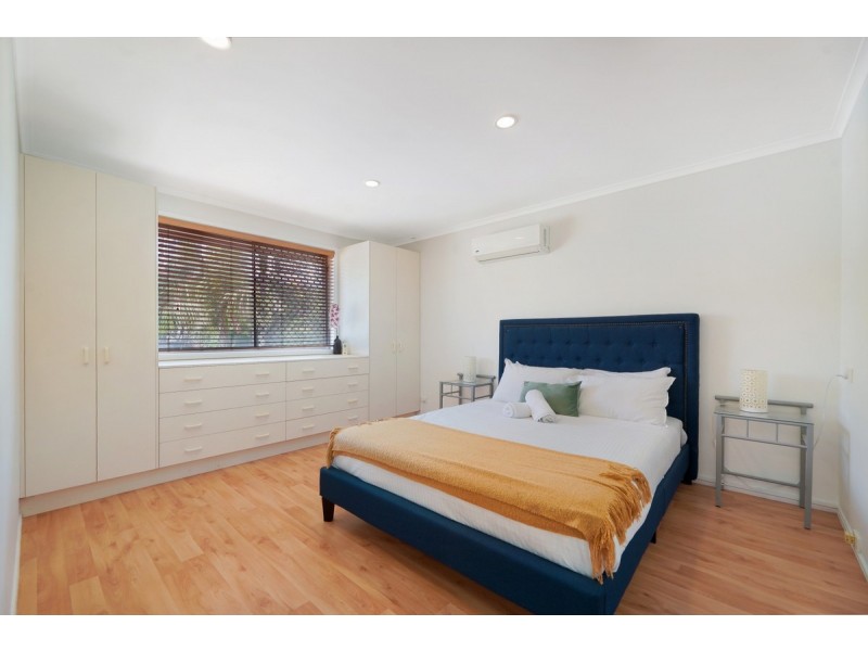 19 Woodroofe Avenue, Main Beach QLD 4217