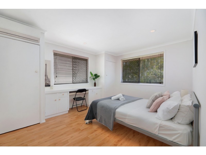 19 Woodroofe Avenue, Main Beach QLD 4217