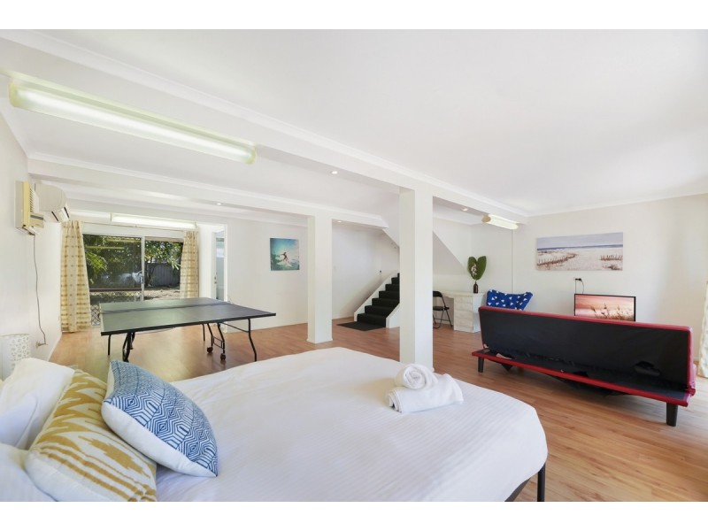 19 Woodroofe Avenue, Main Beach QLD 4217