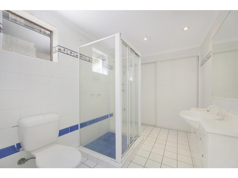 19 Woodroofe Avenue, Main Beach QLD 4217