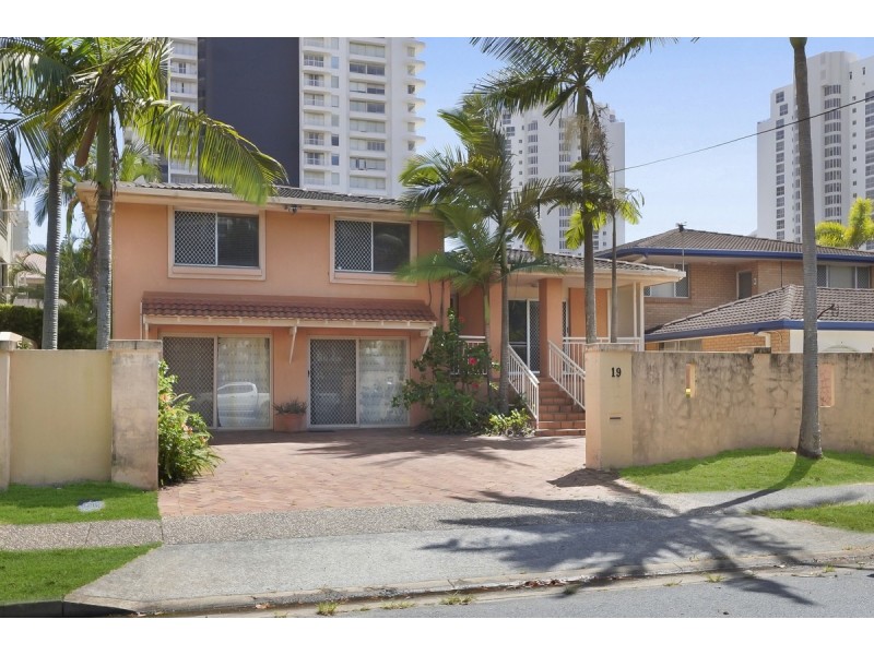 19 Woodroofe Avenue, Main Beach QLD 4217
