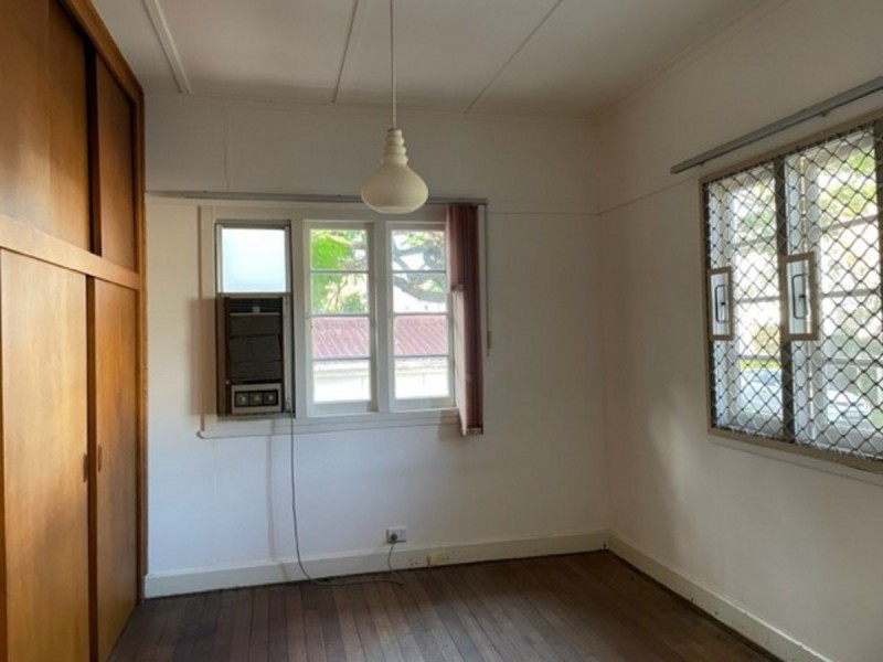37 Little Norman Street, Southport QLD 4215