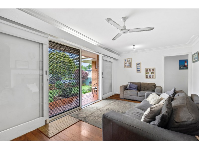 4 Palmer Drive, Labrador QLD 4215