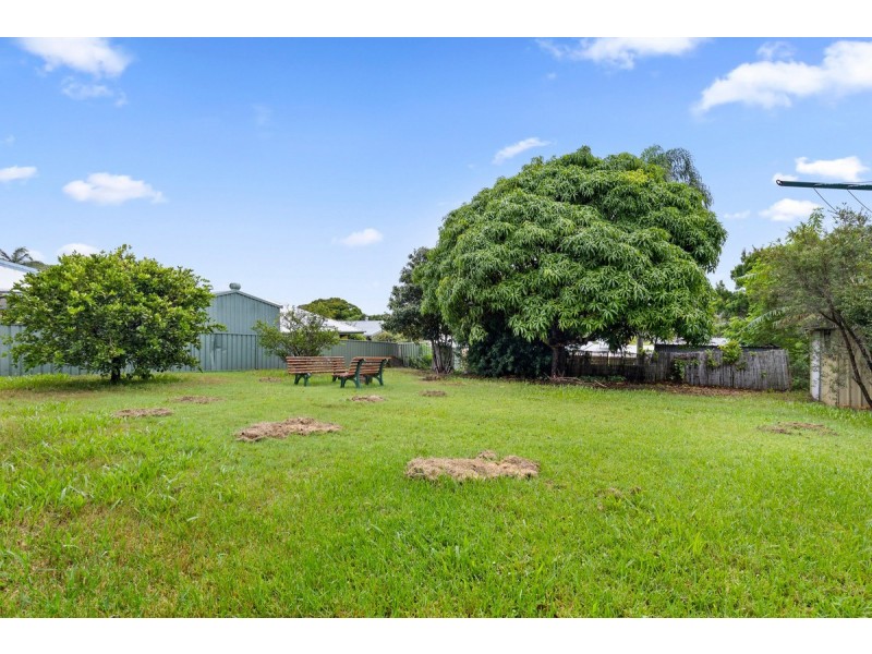 4 Palmer Drive, Labrador QLD 4215