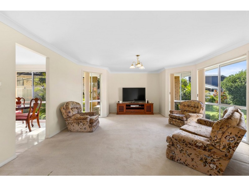 12 Helm Court, Mermaid Waters QLD 4218