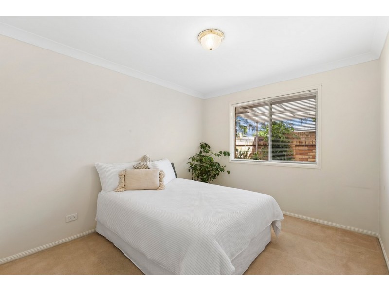 12 Helm Court, Mermaid Waters QLD 4218