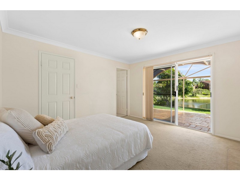 12 Helm Court, Mermaid Waters QLD 4218