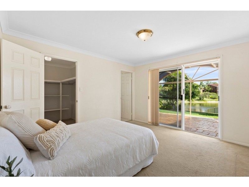 12 Helm Court, Mermaid Waters QLD 4218