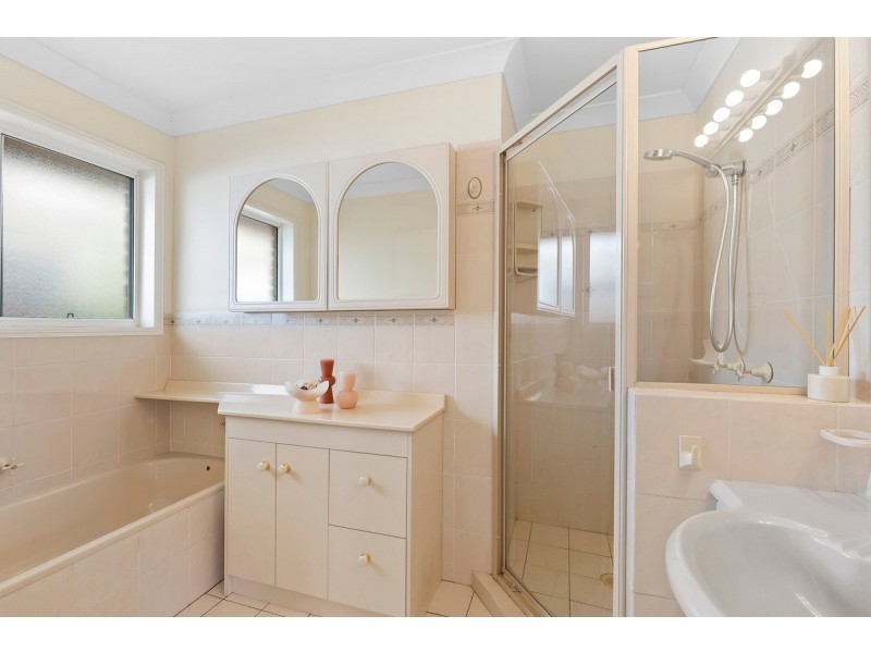 12 Helm Court, Mermaid Waters QLD 4218