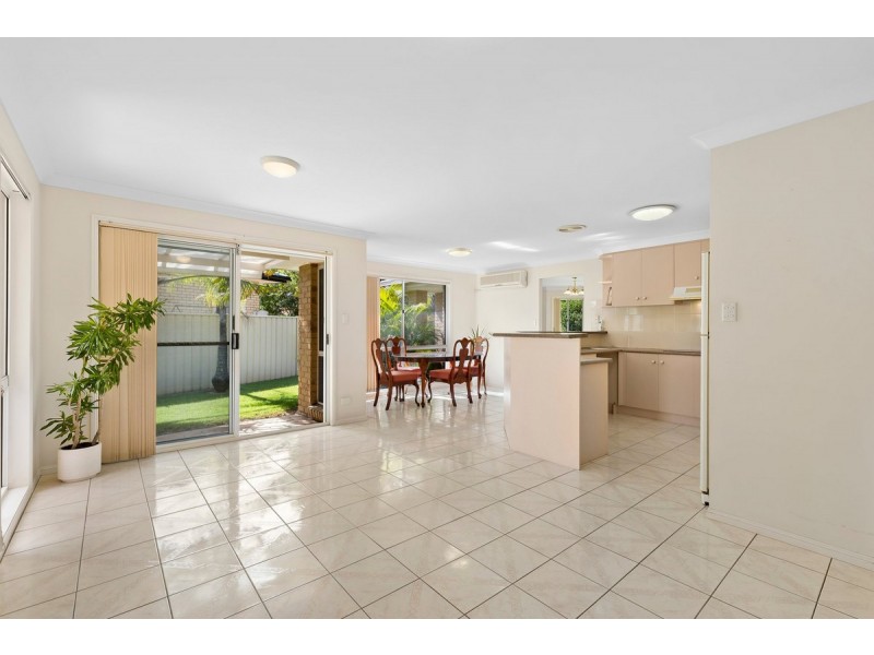 12 Helm Court, Mermaid Waters QLD 4218