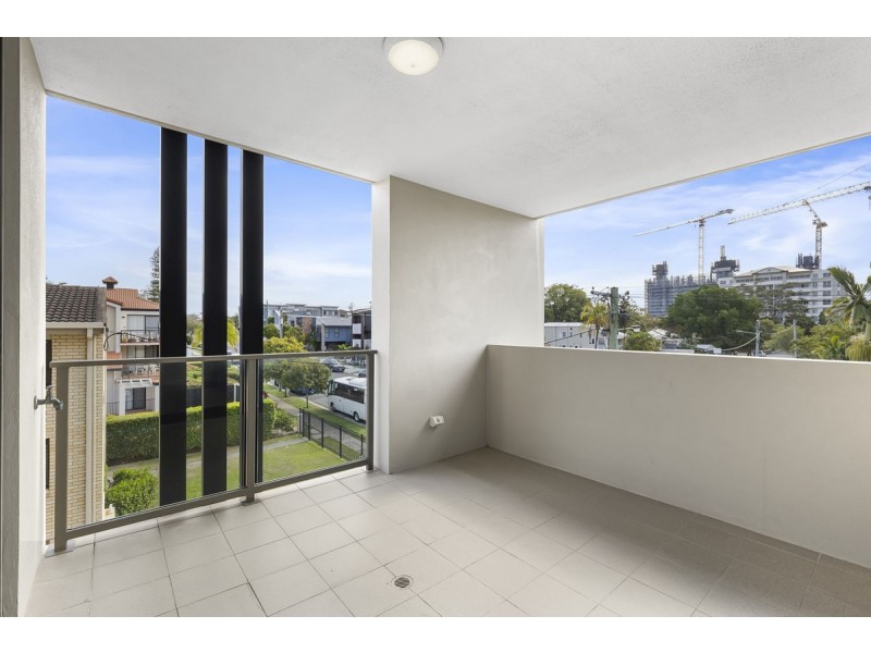 6/43 Lenneberg Street, Southport QLD 4215