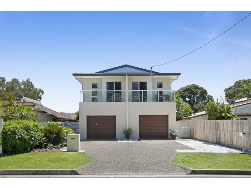 2/17 Nevenia Street, Labrador QLD 4215