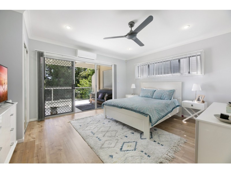 2/17 Nevenia Street, Labrador QLD 4215