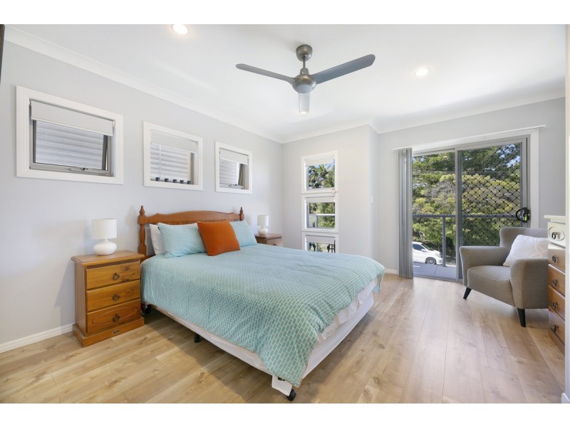 2/17 Nevenia Street, Labrador QLD 4215