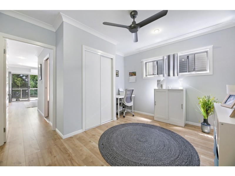 2/17 Nevenia Street, Labrador QLD 4215