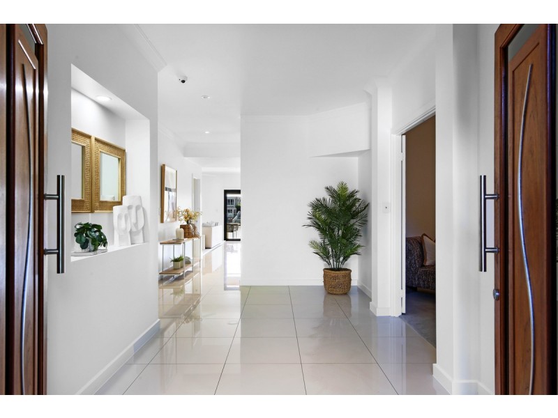 11 Namatjira Court, Broadbeach Waters QLD 4218