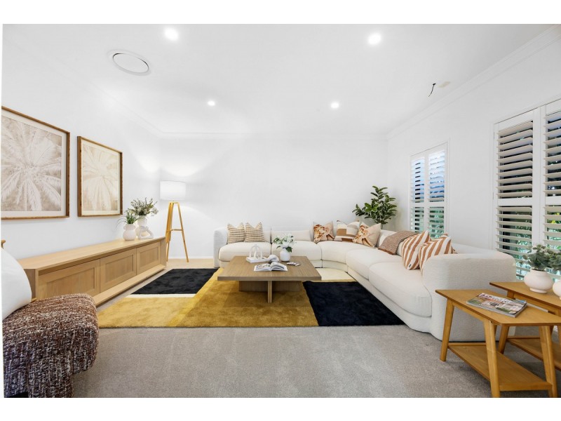 11 Namatjira Court, Broadbeach Waters QLD 4218