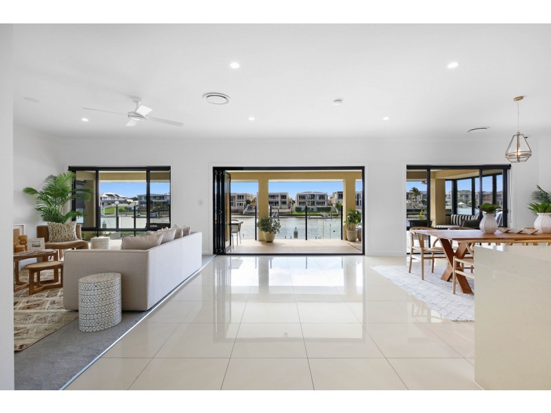 11 Namatjira Court, Broadbeach Waters QLD 4218