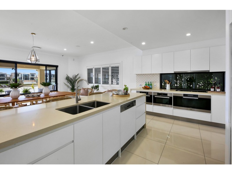 11 Namatjira Court, Broadbeach Waters QLD 4218